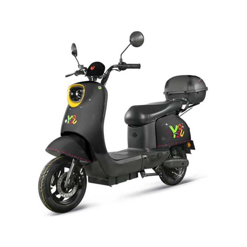 A Scooter Elétrica Modelo Turtle tem alguma suspensão embutida ou absorção de choque para melhorar o conforto de condução em superfícies ásperas?