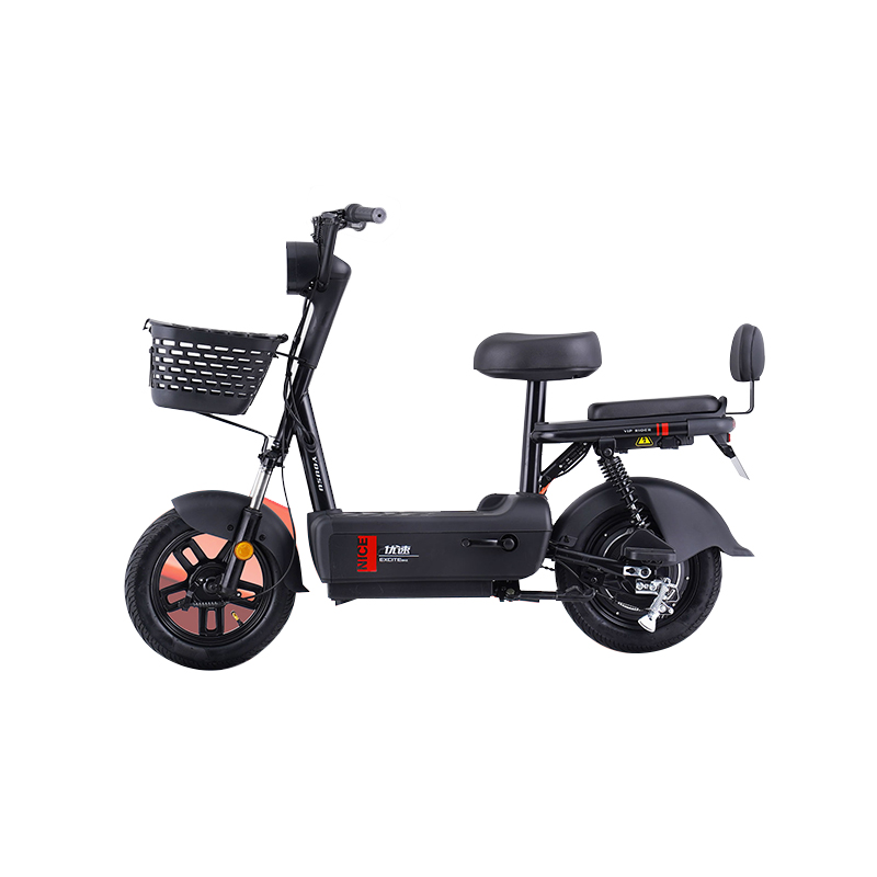 Qual é o desempenho da scooter elétrica modelo CoolRun em termos de estabilidade de condução e precisão de direção em velocidades mais altas ou durante curvas fechadas?