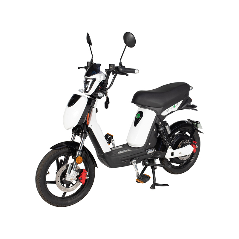 Como a melhoria de uma bicicleta elétrica é comparada aos modelos de bicicletas elétricas voltadas para o desempenho?